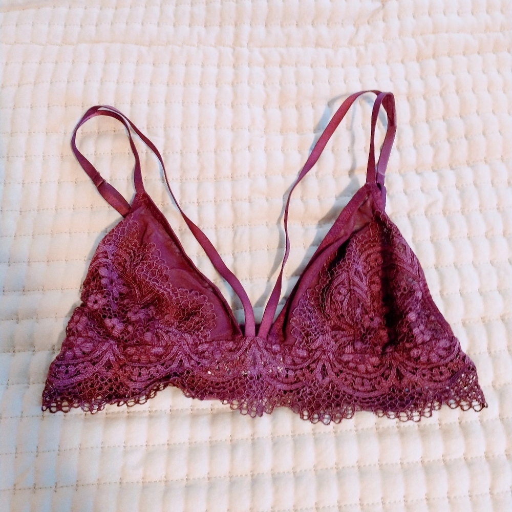 Victoria's Secret purple lace bralette with strappy detail size medium, no paddi